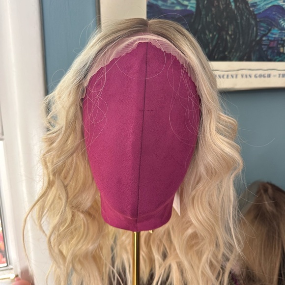 Chelsey Smith Cosmetics Addie - Picture 4 of 13